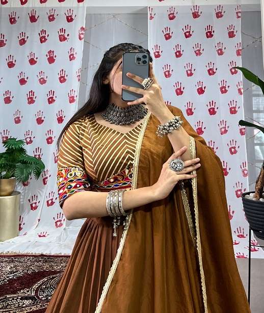 INDIAN DESIGNER BOLLYWOOD WEDDING PARTY WEAR CHANDERI SILK LEHENGA CHOLI LNB 1747