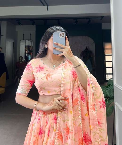 INDIAN DESIGNER BOLLYWOOD WEDDING PARTY WEAR TABBY SILK LEHENGA CHOLI LNB 1036 COLOR