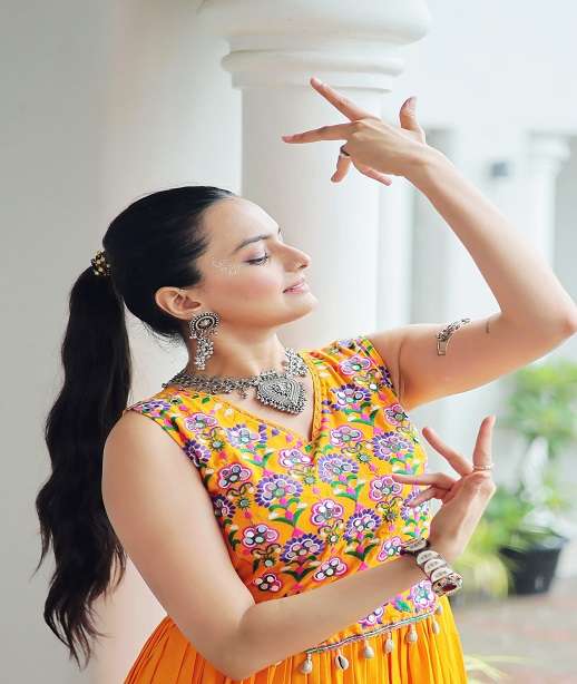 DESIGNER NAVRATRI WEAR LONG ANARKALI GOWN KURTI IN RAYON COTTON LW 9258 COLOR