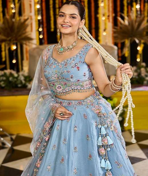 DESIGNER BOLLYWOOD BRIDAL WEDDING PARTY WEAR HEAVY SATIN SILK LEHENGA CHOLI SENHORA DRESSES NT 6156 COLOR