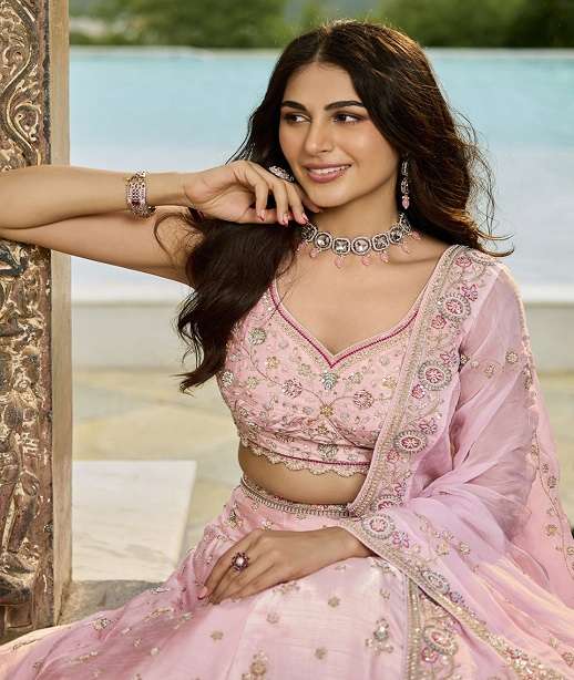 INDIAN DESIGNER BOLLYWOOD WEDDING PARTY WEAR HEAVY PREMIUM SILK LEHENGA CHOLI NT 6179 COLOR