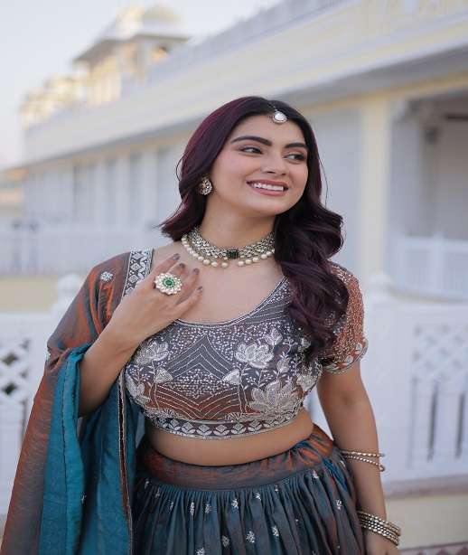 INDIAN DESIGNER BOLLYWOOD WEDDING PARTY WEAR SILK LEHENGA CHOLI LW 7158