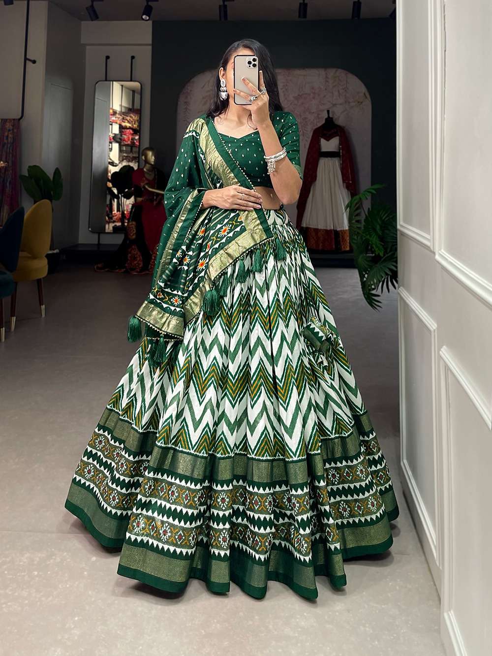 BOLLYWOOD DESIGNER TRENDY STYLISH FANCY PARTY NAVRATRI WEAR GREEN SILK LEHENGA CHOLI SHREEMATEE FASHION PC 1683A