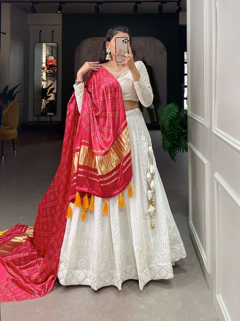 DESIGNER FANCY WEDDING PARTY WEAR WHITE NAVARATRI GEORGETTE LEHENGA CHOLI WITH GAJI SILK DUPATTA PC 1530A