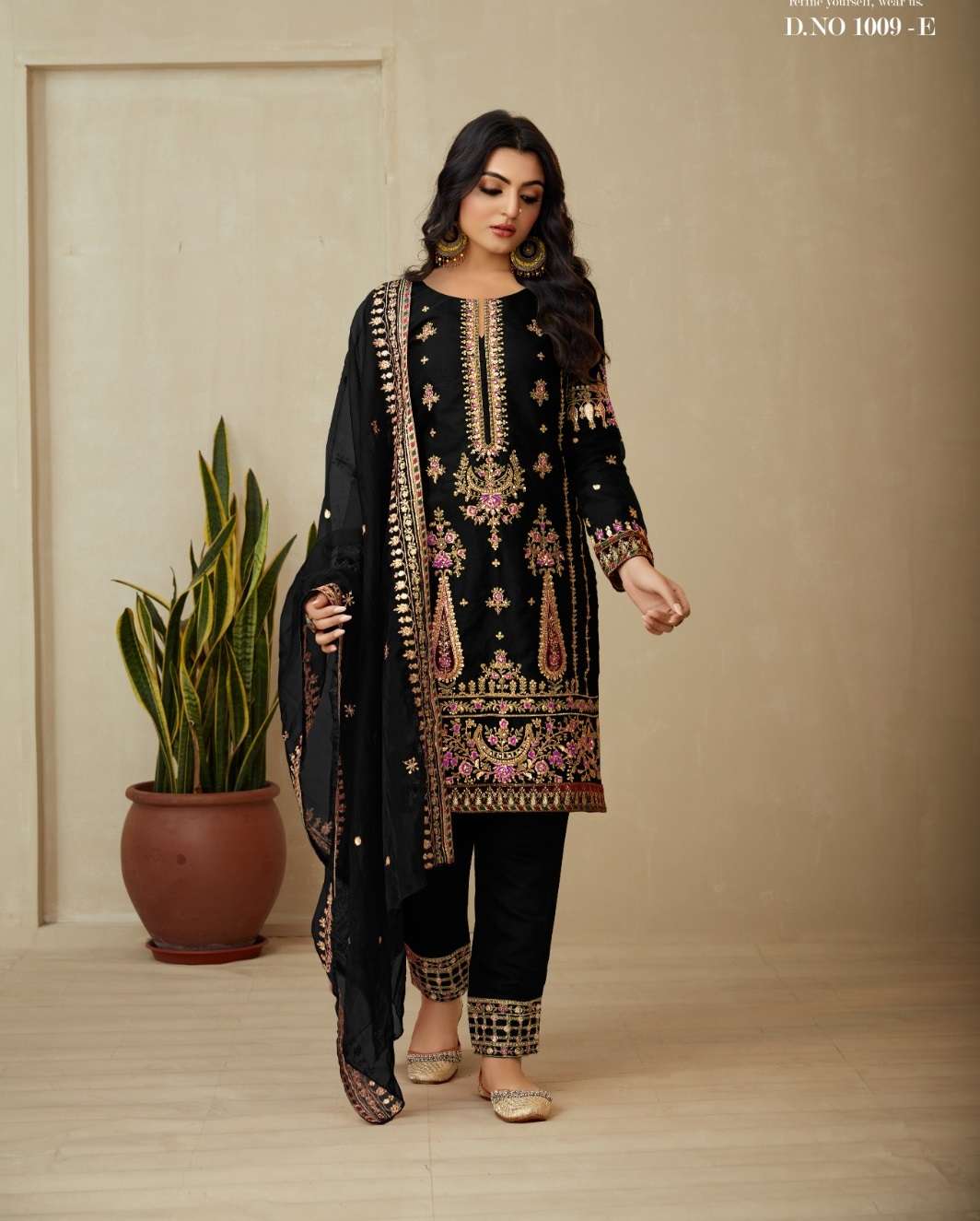 READY TO WEAR DESIGNER FANCY PARTY WEAR INDIAN PAKISTANI BLACK SALWAR SUIT IN ORGANZA JG 1009E