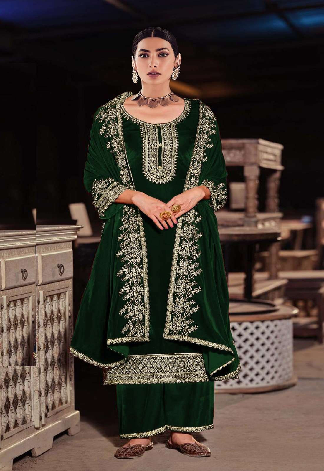 DESIGNER FANCY WEDDING PARTY WEAR PREMIUM VISCOSE VELVET GREEN STRAIGHT SALWAR SUIT CPR 2001B