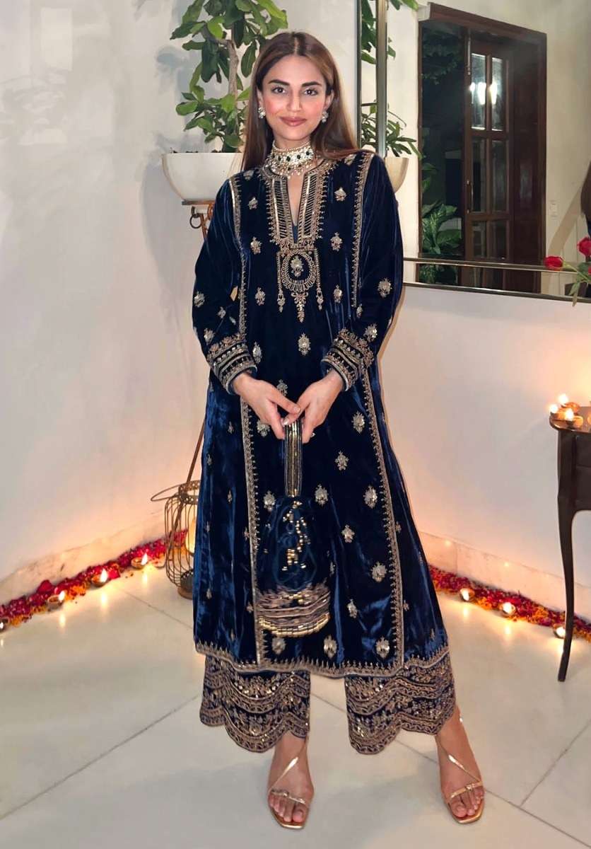 DESIGNER FANCY WEDDING PARTY WEAR PREMIUM VISCOSE VELVET BLUE SALWAR SUIT CPR 2003A