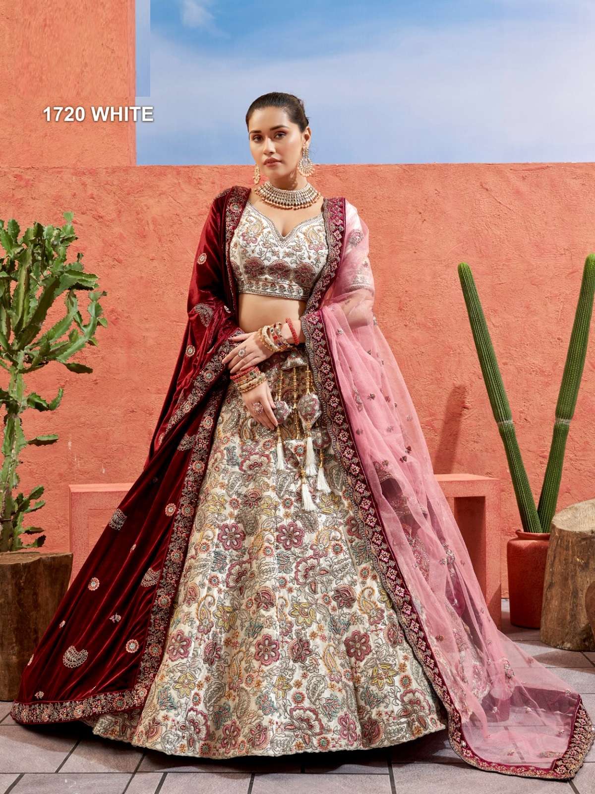 PREMIUM DESIGNER FANCY BOLLYWOOD STYLE INDIAN WEDDING BRIDAL WHITE LEHENGA CHOLI IN VELVET SM PAL 1720