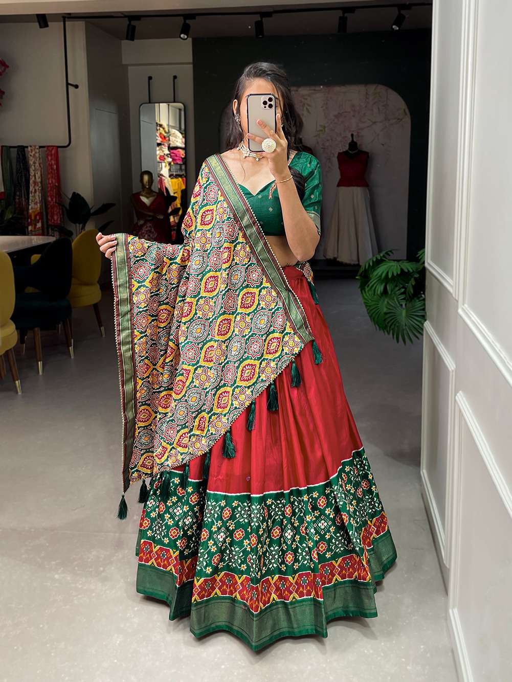 DESIGNER FANCY WEDDING PARTY WEAR RED INDIAN DOLA SILK LEHENGA CHOLI COLLECTION PC 1652