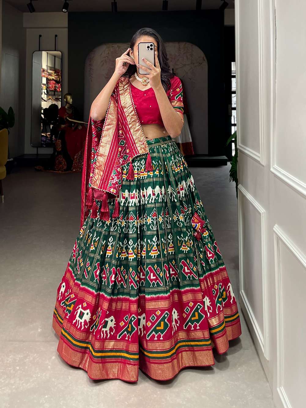 DESIGNER FANCY WEDDING PARTY WEAR GREEN SILK LEHENGA CHOLI WITH DUPATTA FOR NAVRATRI PC 1685