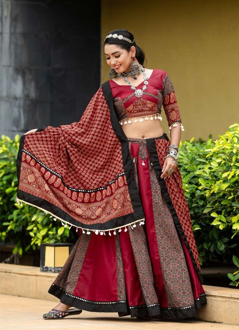 READY TO WEAR NAVRATRI RAYON COTTON MAROON LEHENGA CUM GAMTHI LEHENGA MIRROR WORK CHOLI 7074