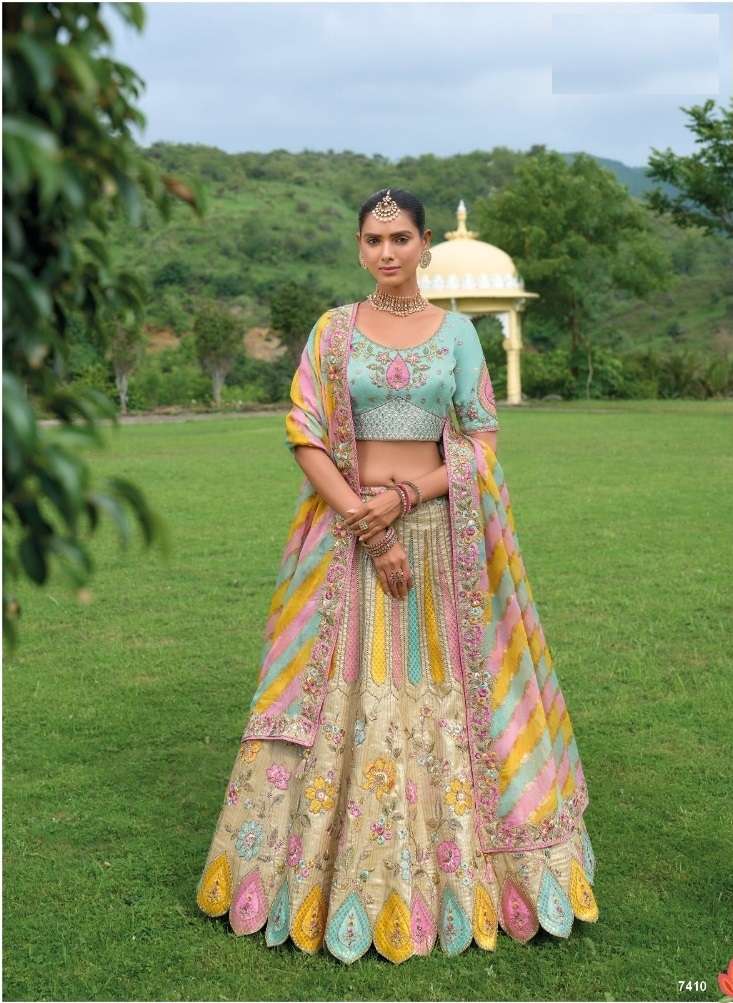 DESIGNER FANCY WEDDING WEAR INDIAN HEAVY SILK BEIGE BRIDAL LEHENGA CHOLI WITH HAND WORK SM AANARA 7410