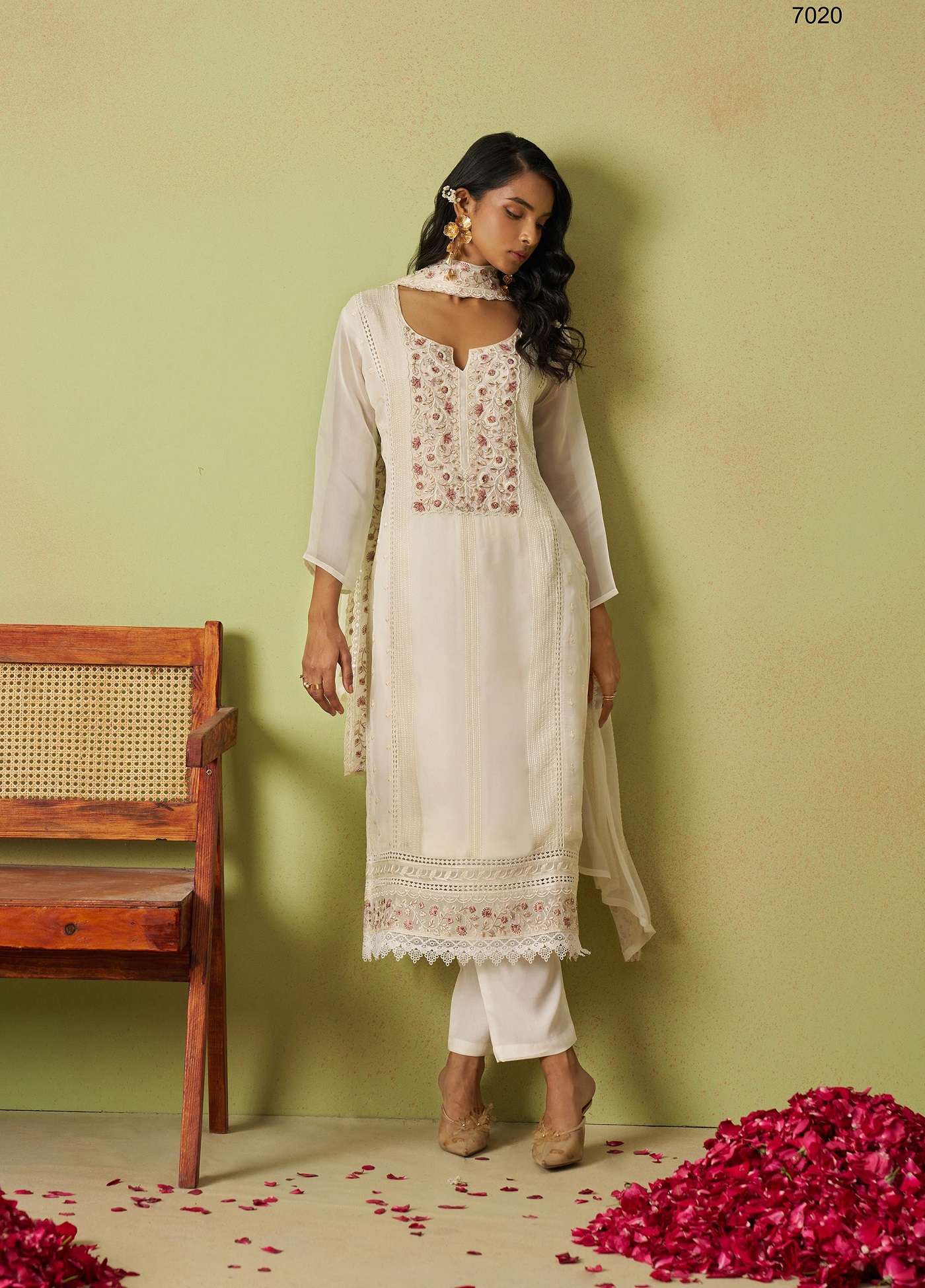 DESIGNER WEDDING PARTY WEAR HEAVY ORGANZA OFF WHITE STRAIGHT SALWAR SUIT ALZ SAADGI 7020