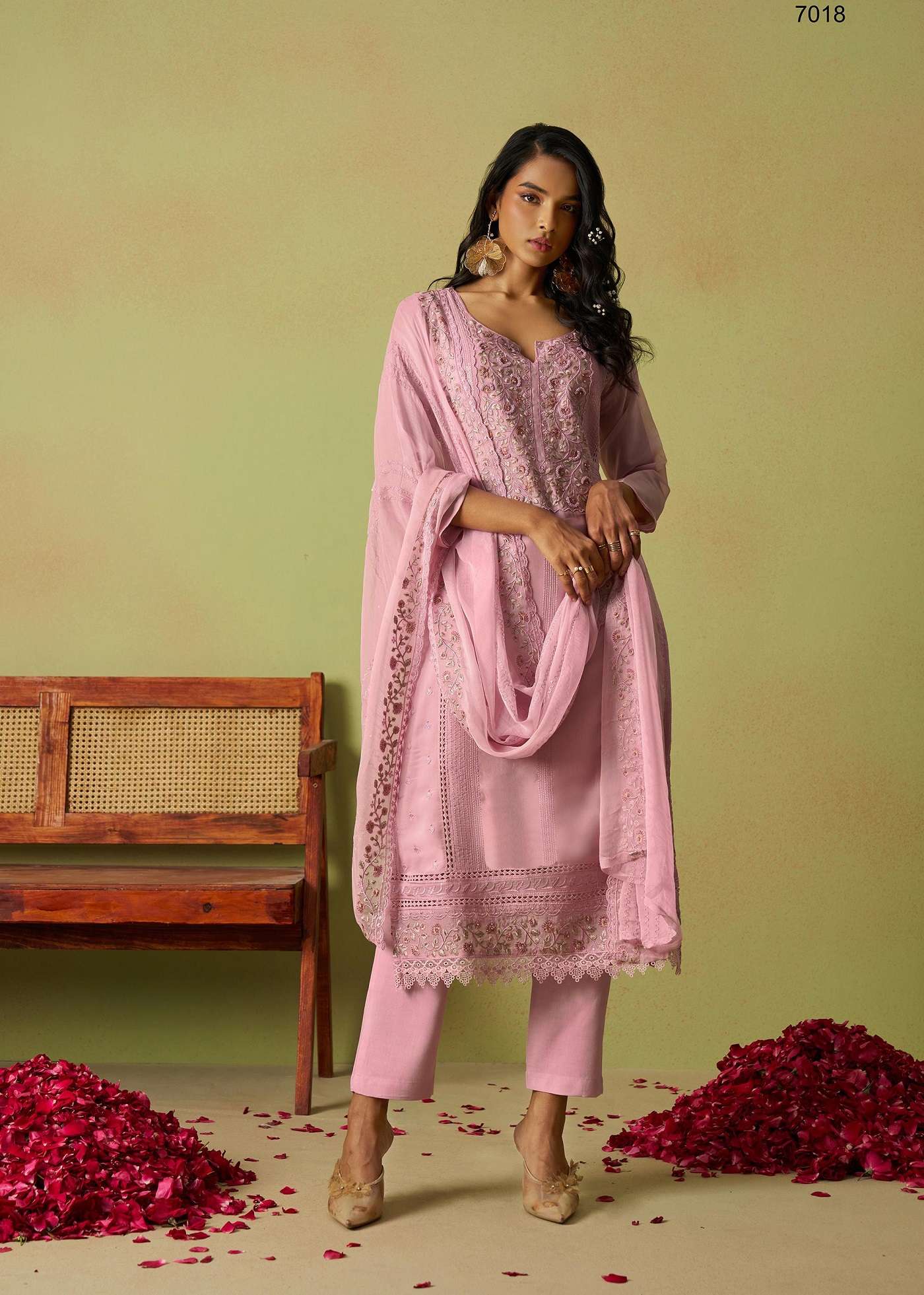 DESIGNER WEDDING PARTY WEAR HEAVY ORGANZA PINK STRAIGHT SALWAR SUIT ALZ SAADGI 7018