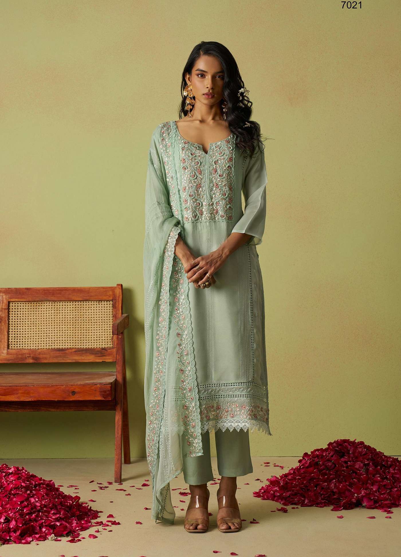 DESIGNER WEDDING PARTY WEAR HEAVY ORGANZA PISTA GREEN STRAIGHT SALWAR SUIT ALZ SAADGI 7021