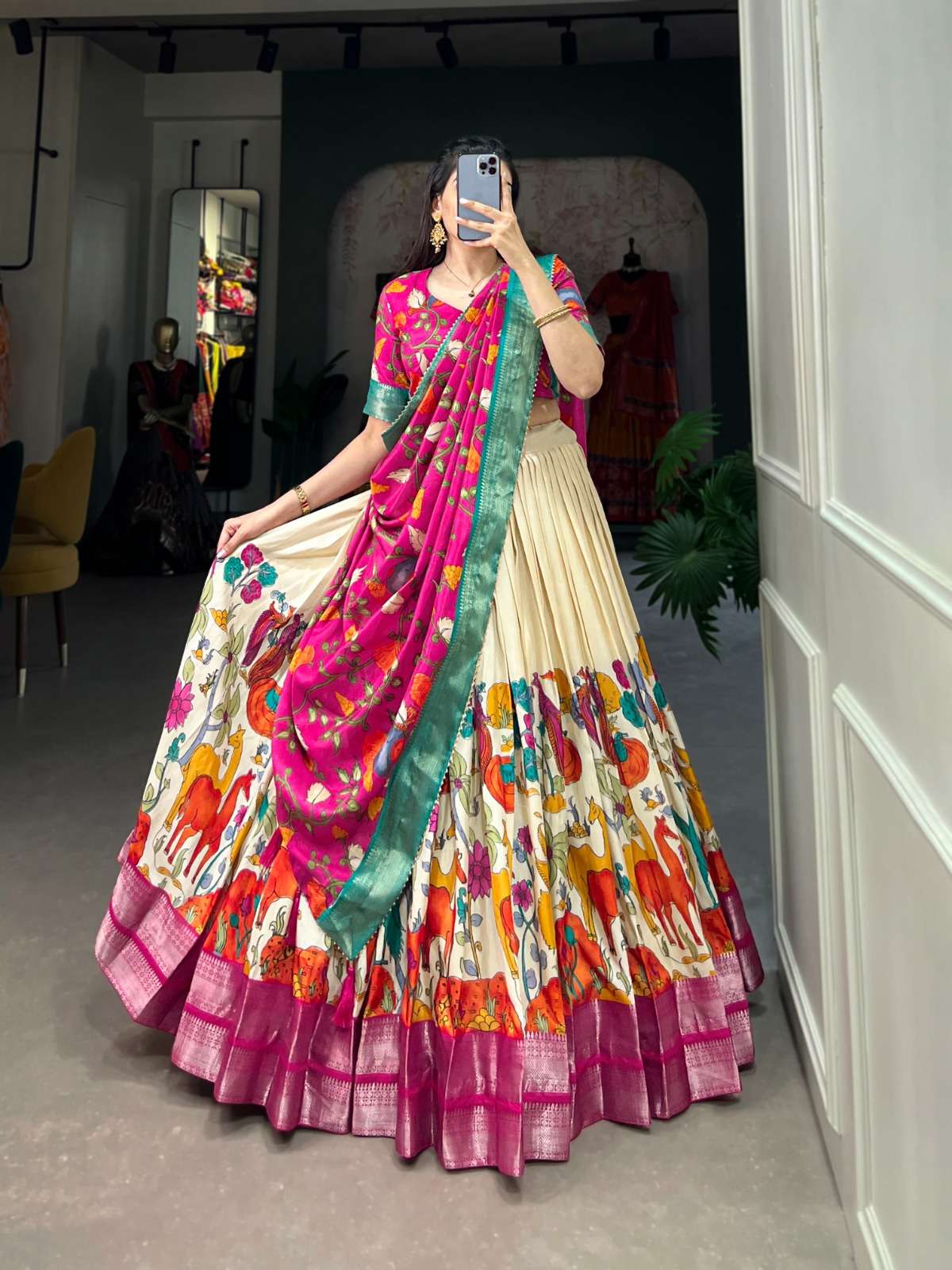 INDIAN DESIGNER BOLLYWOOD WEDDING PARTY WEAR WHITE DOLA SILK LEHENGA CHOLI LB 1222 A