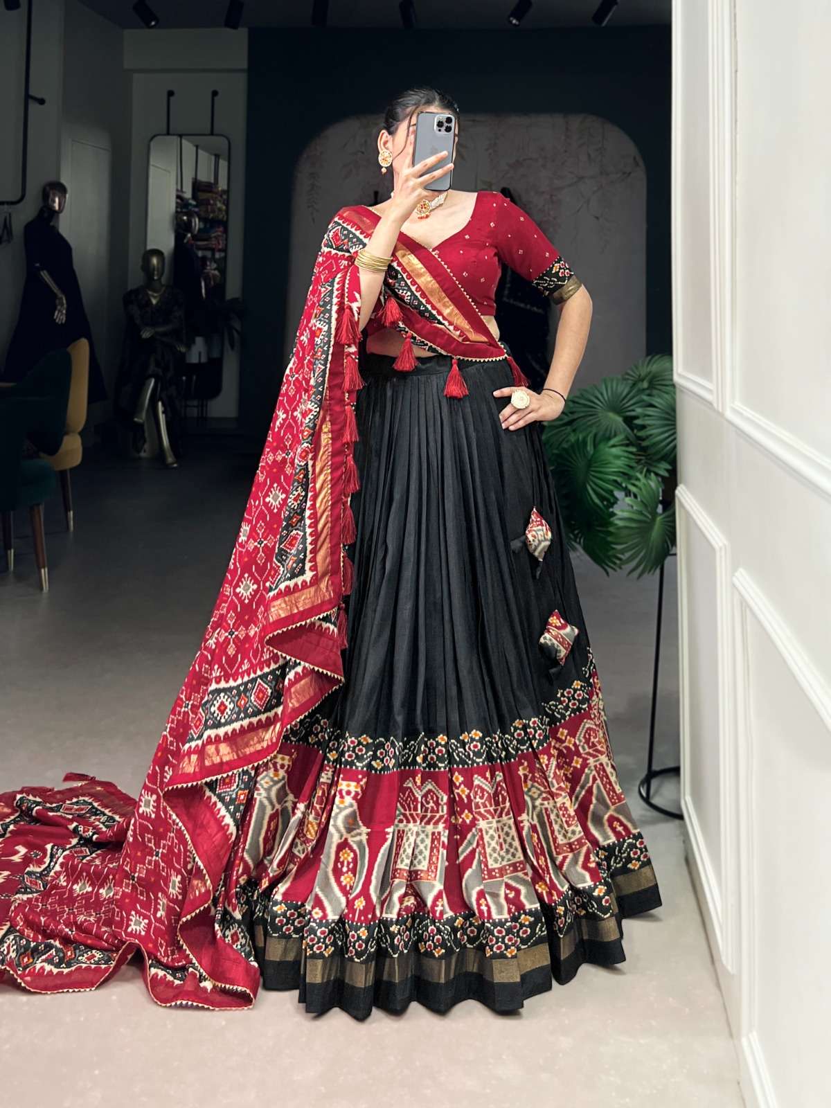 INDIAN DESIGNER BOLLYWOOD WEDDING PARTY WEAR BLACK TUSSAR SILK LEHENGA CHOLI LNB 1221 C