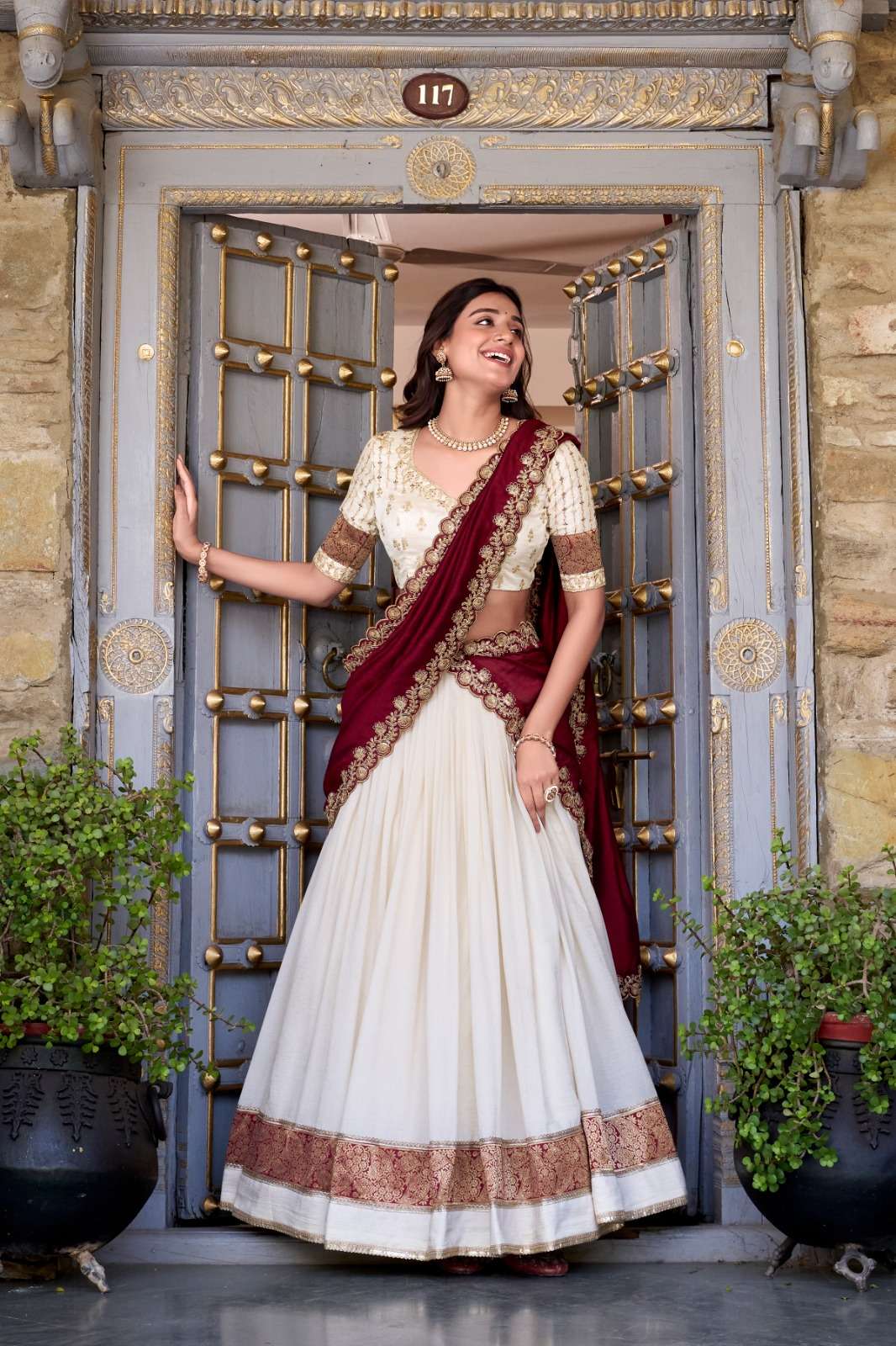 INDIAN DESIGNER BOLLYWOOD WEDDING PARTY WEAR VICHITRA SILK WHITE LEHENGA CHOLI LNB 2049 A