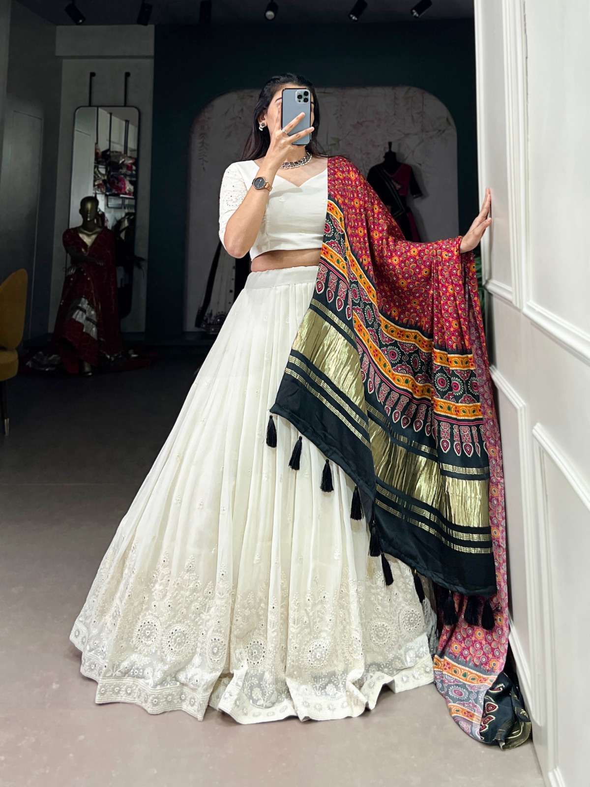 LATEST DESIGNER NAVRATRI WEDDING PARTY WEAR WHITE LEHENGA CHOLI LNB 1501 C