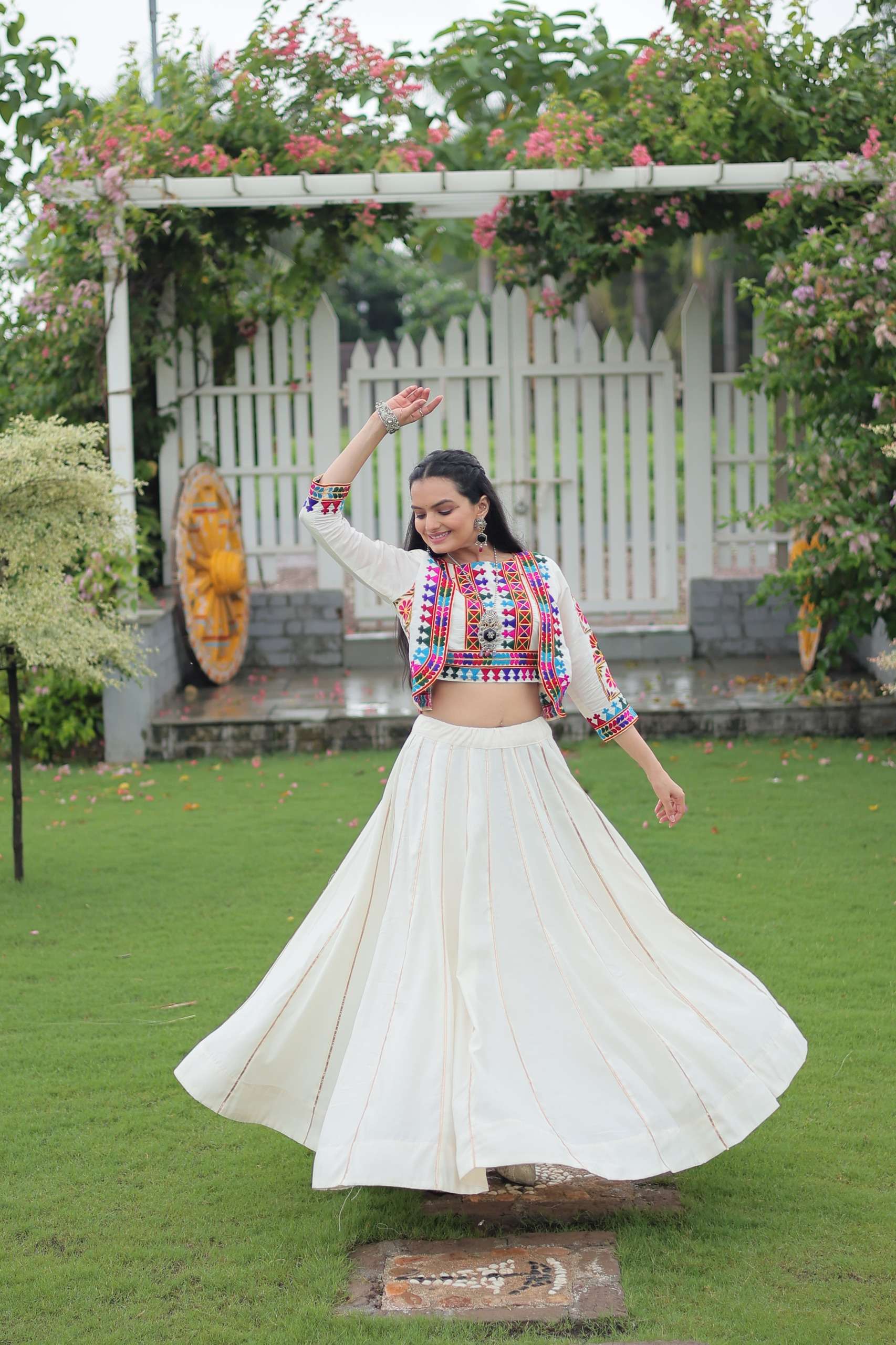 DESIGNER READYMADE ROMAN SILK WHITE NAVRATRI WEAR SKIRT BLOUSE KOTI COLLECTION LW 7132 A