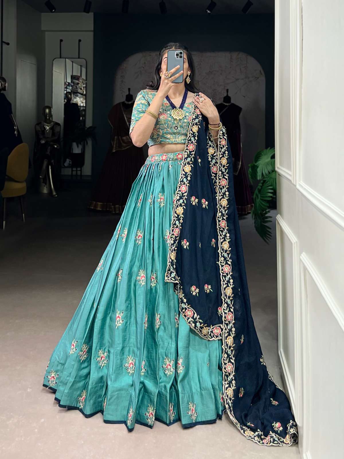 INDIAN DESIGNER BOLLYWOOD PARTY WEAR BLUE SILK LEHENGA CHOLI LNB 1443