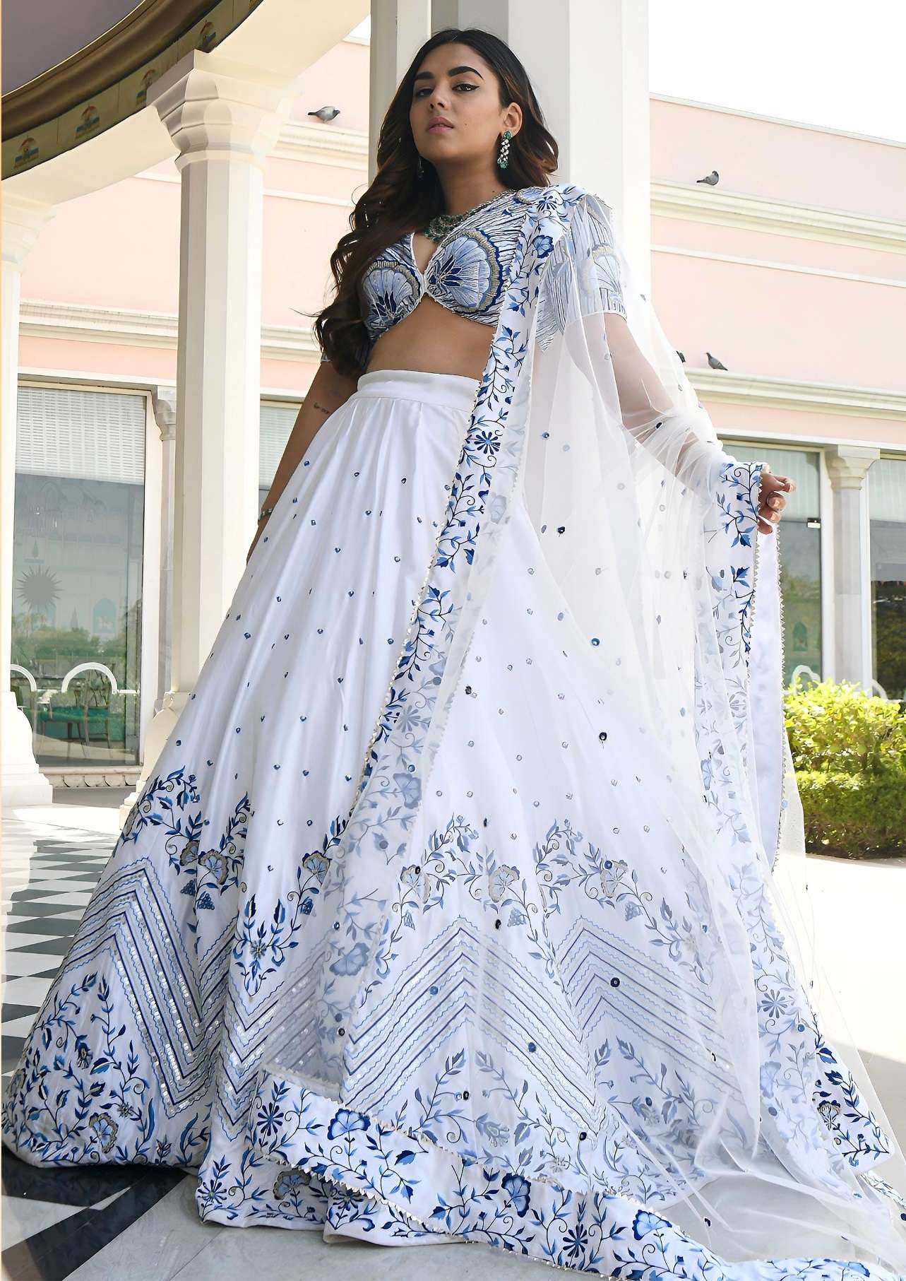 DESIGNER BRIDAL WEDDING PARTY WEAR WHITE GEORGETTE LEHENGA CHOLI SENHORA DRESSES ZC 7079