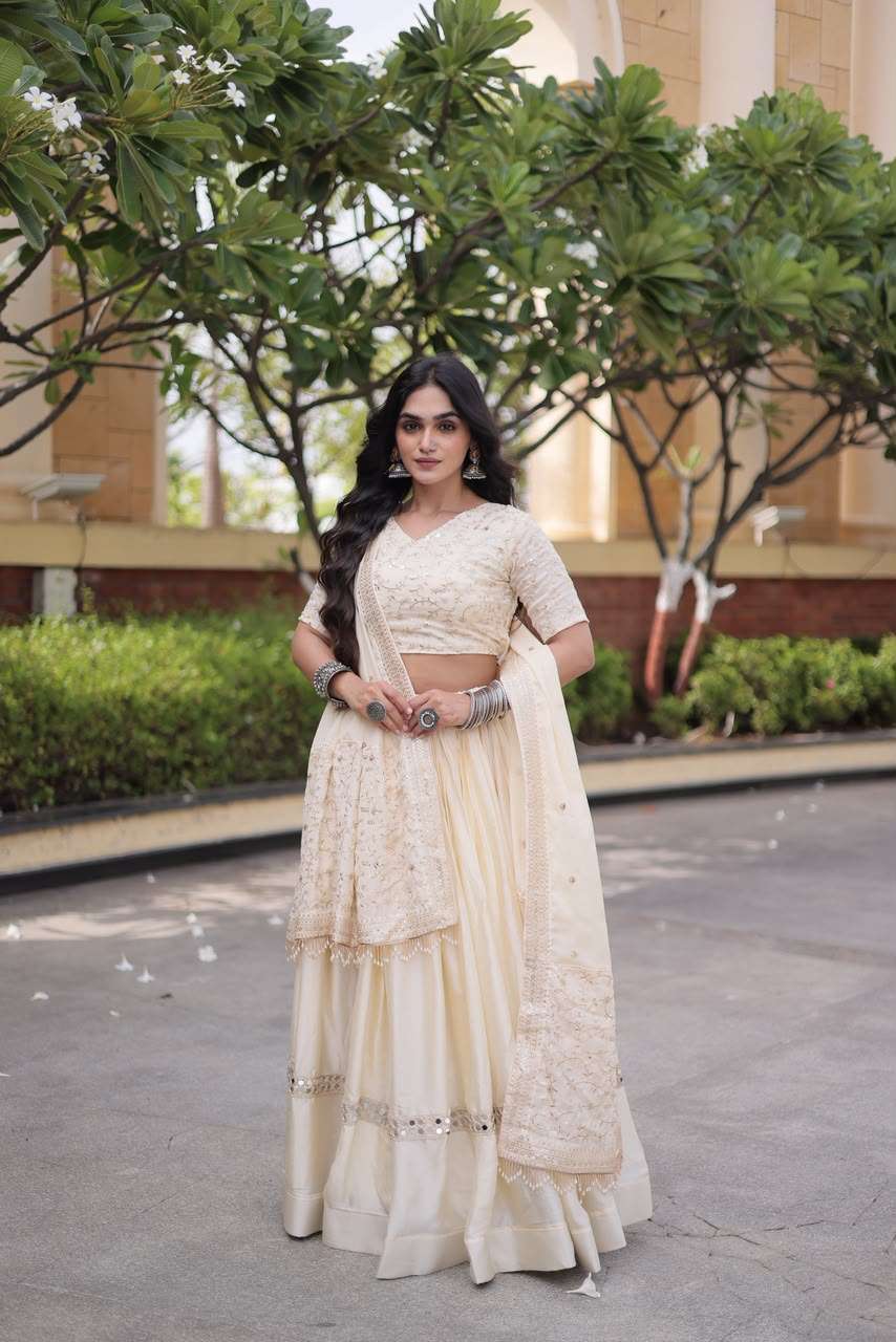 INDIAN DESIGNER BOLLYWOOD WEDDING PARTY WEAR HEAVY SATIN WHITE NAVRATRI LEHENGA CHOLI KU 5073 A